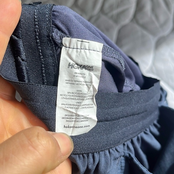 Like new condition HOKA  RUNNING SHORTS M - Picture 2 of 5